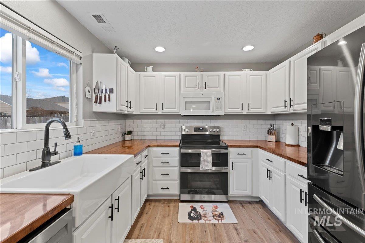 262 E Willowcreek Dr, Middleton, Idaho 83644, 4 Bedrooms, 2.5 Bathrooms, Residential For Sale, Price $410,000,MLS 98972575