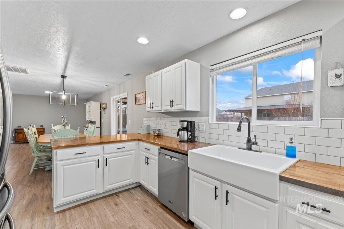 262 E Willowcreek Dr, Middleton, Idaho 83644, 4 Bedrooms, 2.5 Bathrooms, Residential For Sale, Price $410,000,MLS 98972575