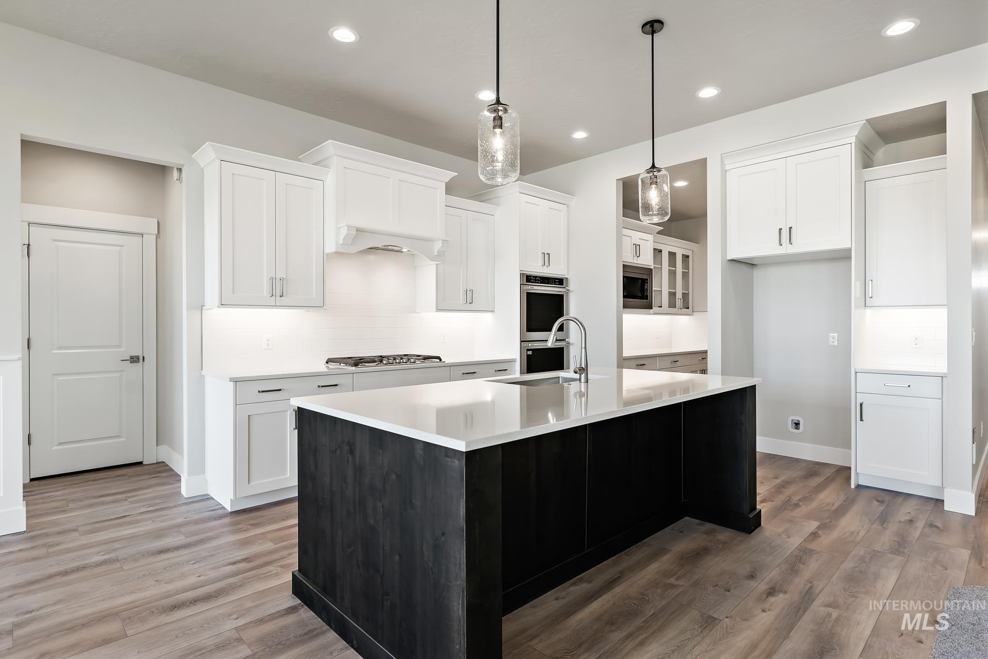 385 S Strut Way, Boise, Idaho 83716, 3 Bedrooms, 2.5 Bathrooms, Residential For Sale, Price $724,900,MLS 98972576