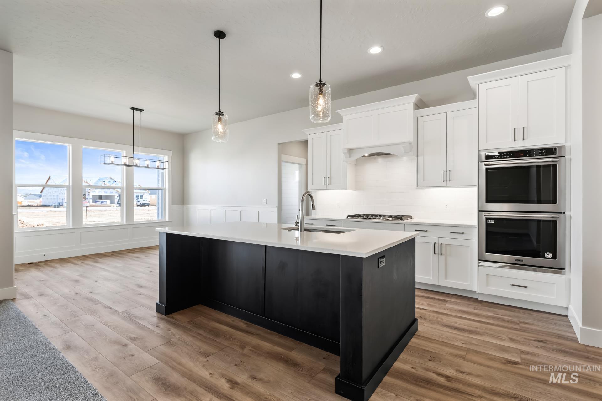 385 S Strut Way, Boise, Idaho 83716, 3 Bedrooms, 2.5 Bathrooms, Residential For Sale, Price $724,900,MLS 98972576