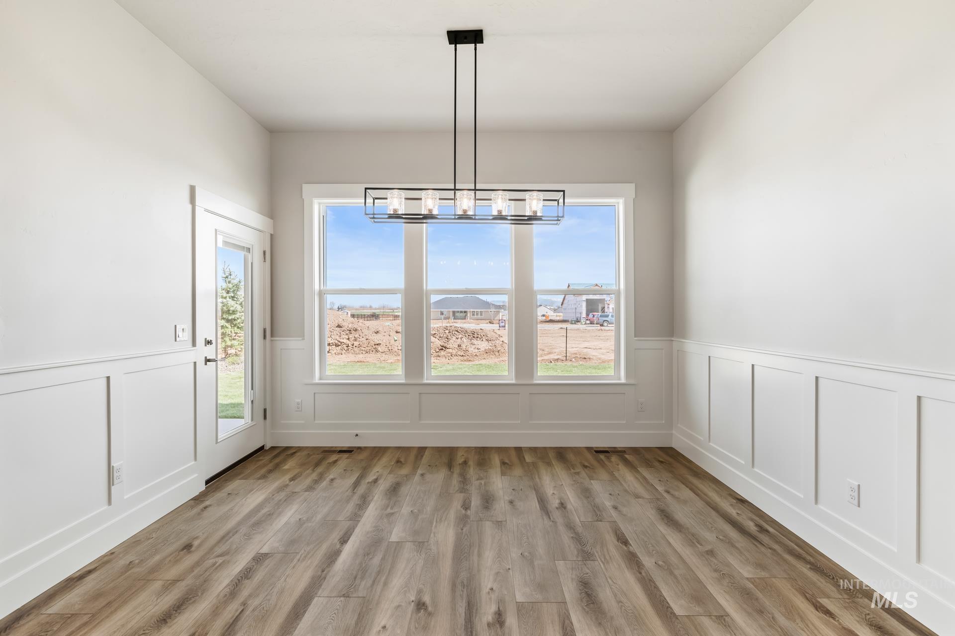 385 S Strut Way, Boise, Idaho 83716, 3 Bedrooms, 2.5 Bathrooms, Residential For Sale, Price $724,900,MLS 98972576