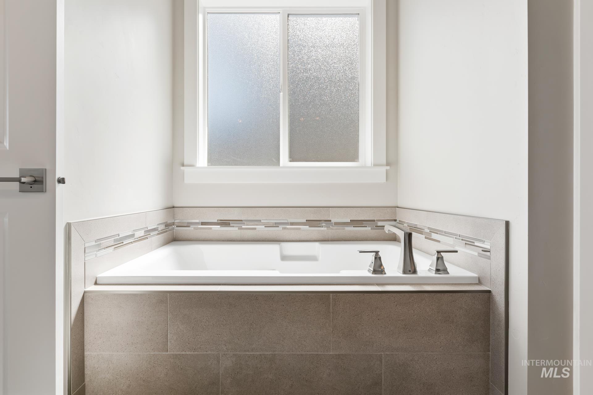 385 S Strut Way, Boise, Idaho 83716, 3 Bedrooms, 2.5 Bathrooms, Residential For Sale, Price $724,900,MLS 98972576