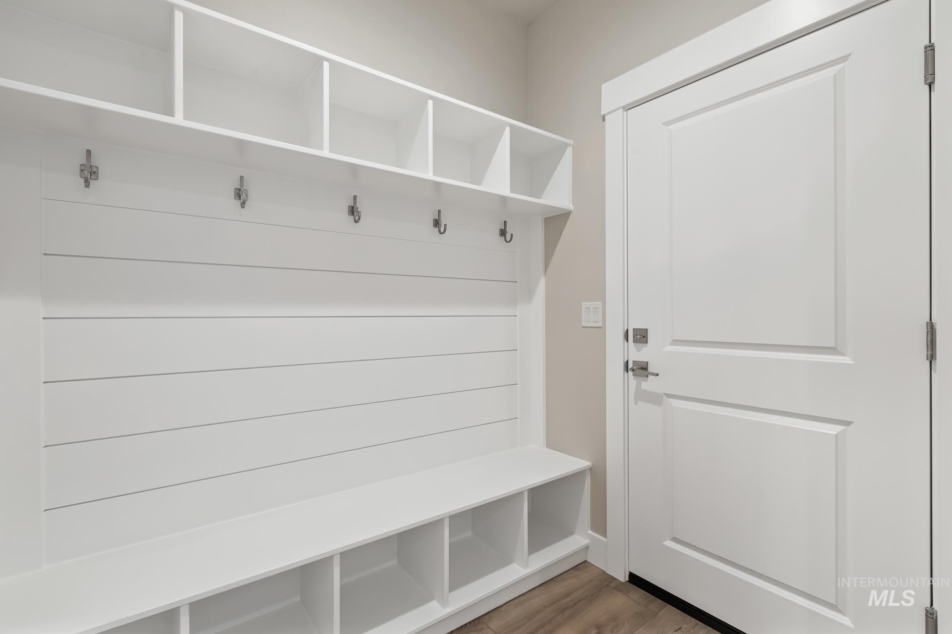 385 S Strut Way, Boise, Idaho 83716, 3 Bedrooms, 2.5 Bathrooms, Residential For Sale, Price $724,900,MLS 98972576