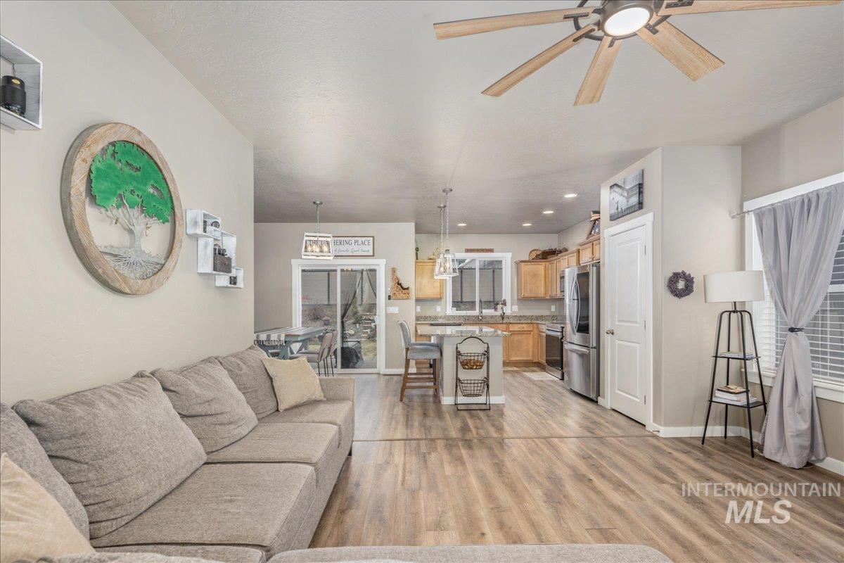 5668 W Old Ranch St, Boise, Idaho 83714, 3 Bedrooms, 2 Bathrooms, Residential For Sale, Price $469,000,MLS 98972577