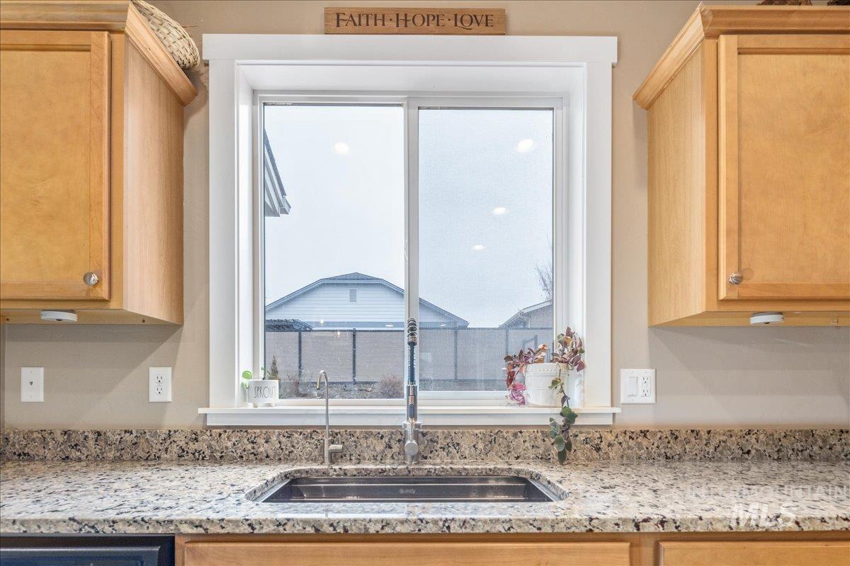 5668 W Old Ranch St, Boise, Idaho 83714, 3 Bedrooms, 2 Bathrooms, Residential For Sale, Price $469,000,MLS 98972577