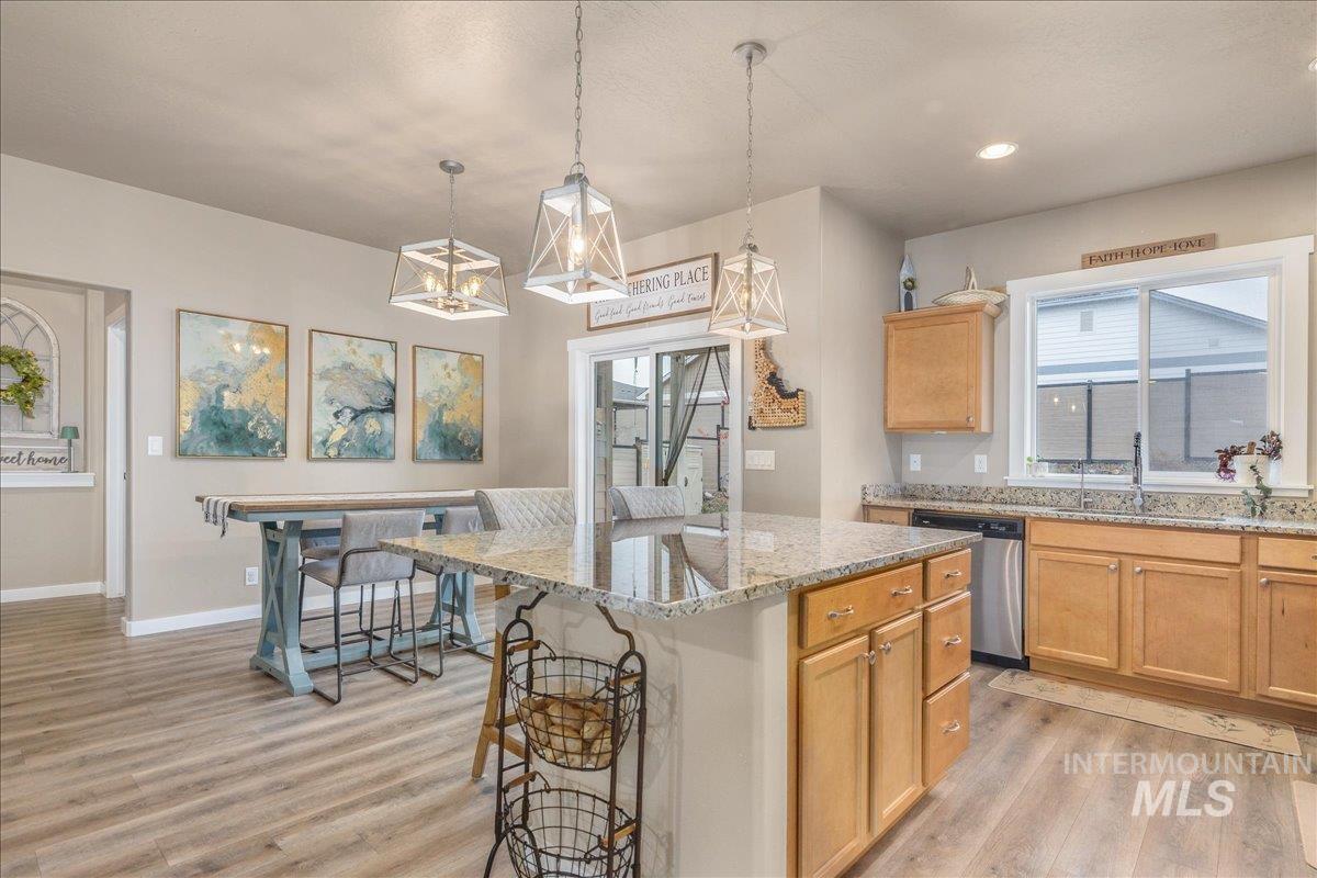 5668 W Old Ranch St, Boise, Idaho 83714, 3 Bedrooms, 2 Bathrooms, Residential For Sale, Price $469,000,MLS 98972577