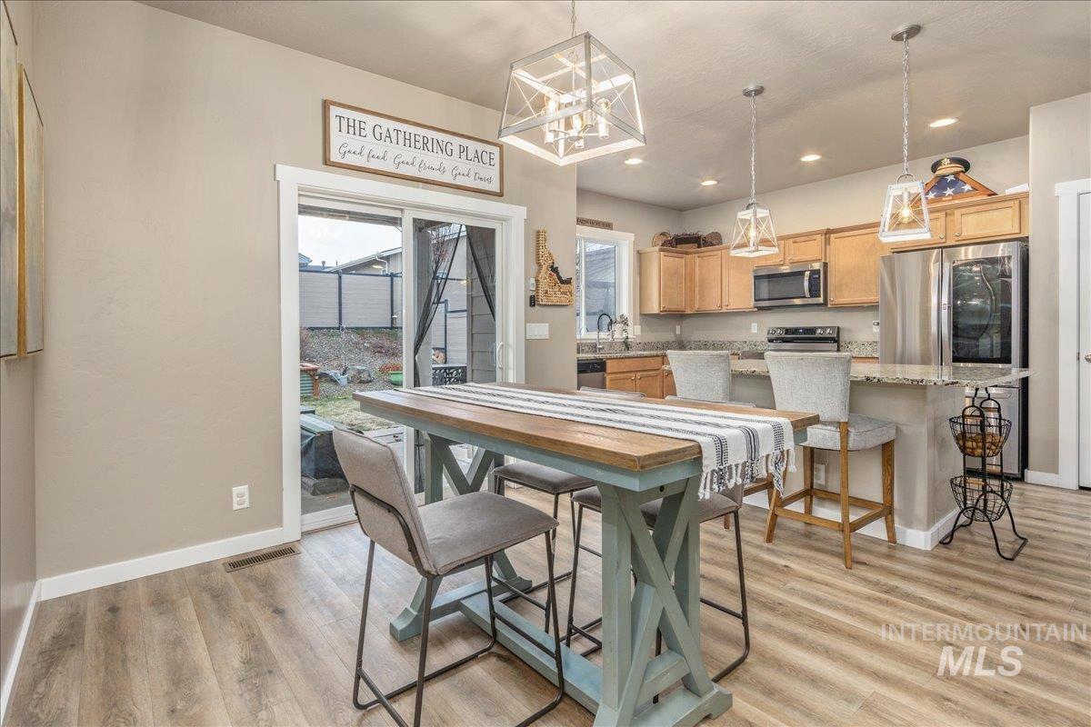 5668 W Old Ranch St, Boise, Idaho 83714, 3 Bedrooms, 2 Bathrooms, Residential For Sale, Price $469,000,MLS 98972577