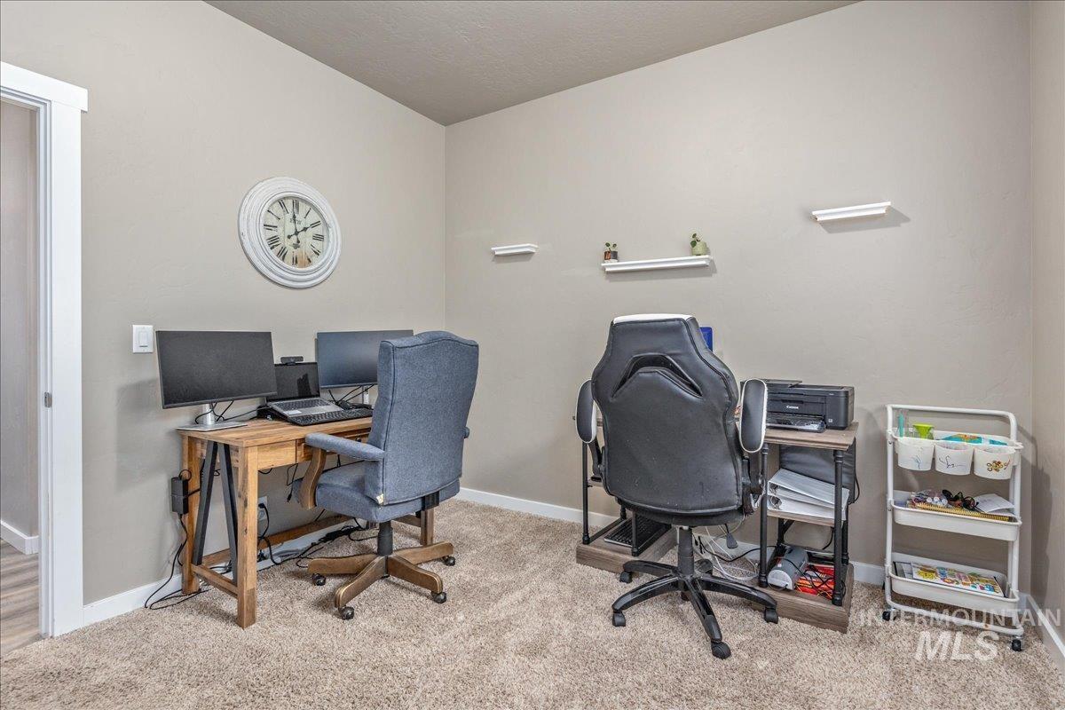 5668 W Old Ranch St, Boise, Idaho 83714, 3 Bedrooms, 2 Bathrooms, Residential For Sale, Price $469,000,MLS 98972577