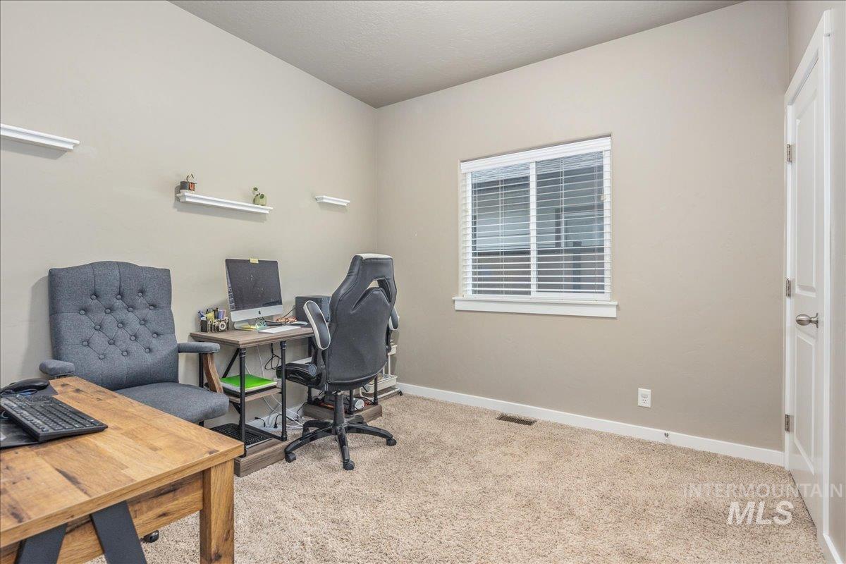 5668 W Old Ranch St, Boise, Idaho 83714, 3 Bedrooms, 2 Bathrooms, Residential For Sale, Price $469,000,MLS 98972577