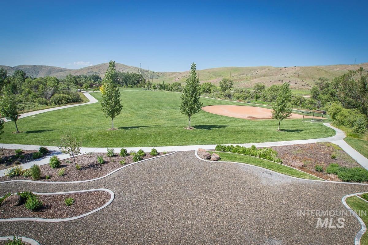 5668 W Old Ranch St, Boise, Idaho 83714, 3 Bedrooms, 2 Bathrooms, Residential For Sale, Price $469,000,MLS 98972577