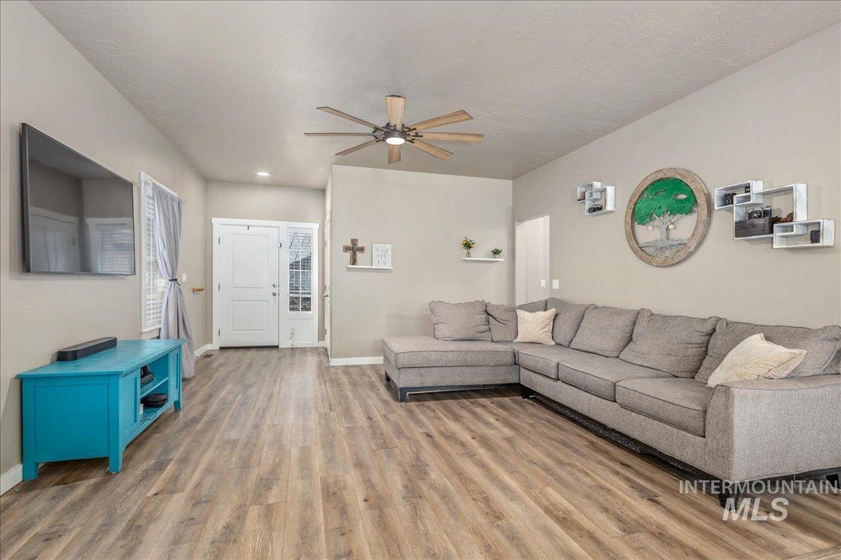 5668 W Old Ranch St, Boise, Idaho 83714, 3 Bedrooms, 2 Bathrooms, Residential For Sale, Price $469,000,MLS 98972577