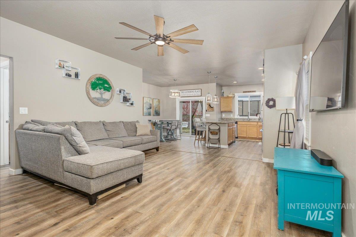 5668 W Old Ranch St, Boise, Idaho 83714, 3 Bedrooms, 2 Bathrooms, Residential For Sale, Price $469,000,MLS 98972577