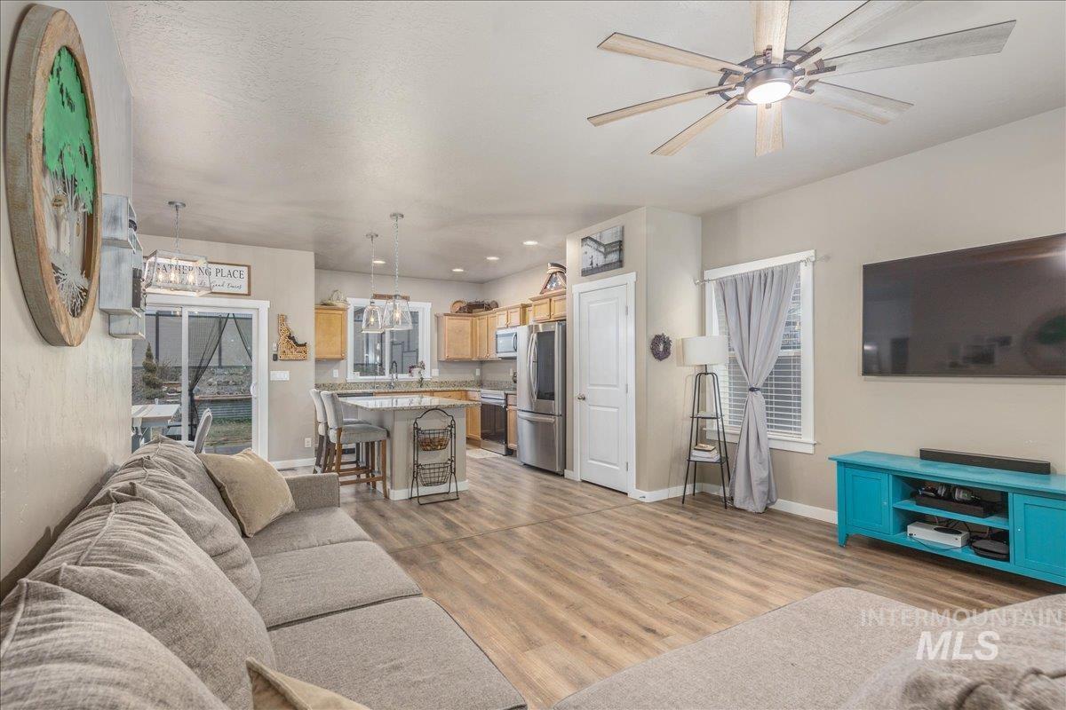 5668 W Old Ranch St, Boise, Idaho 83714, 3 Bedrooms, 2 Bathrooms, Residential For Sale, Price $469,000,MLS 98972577