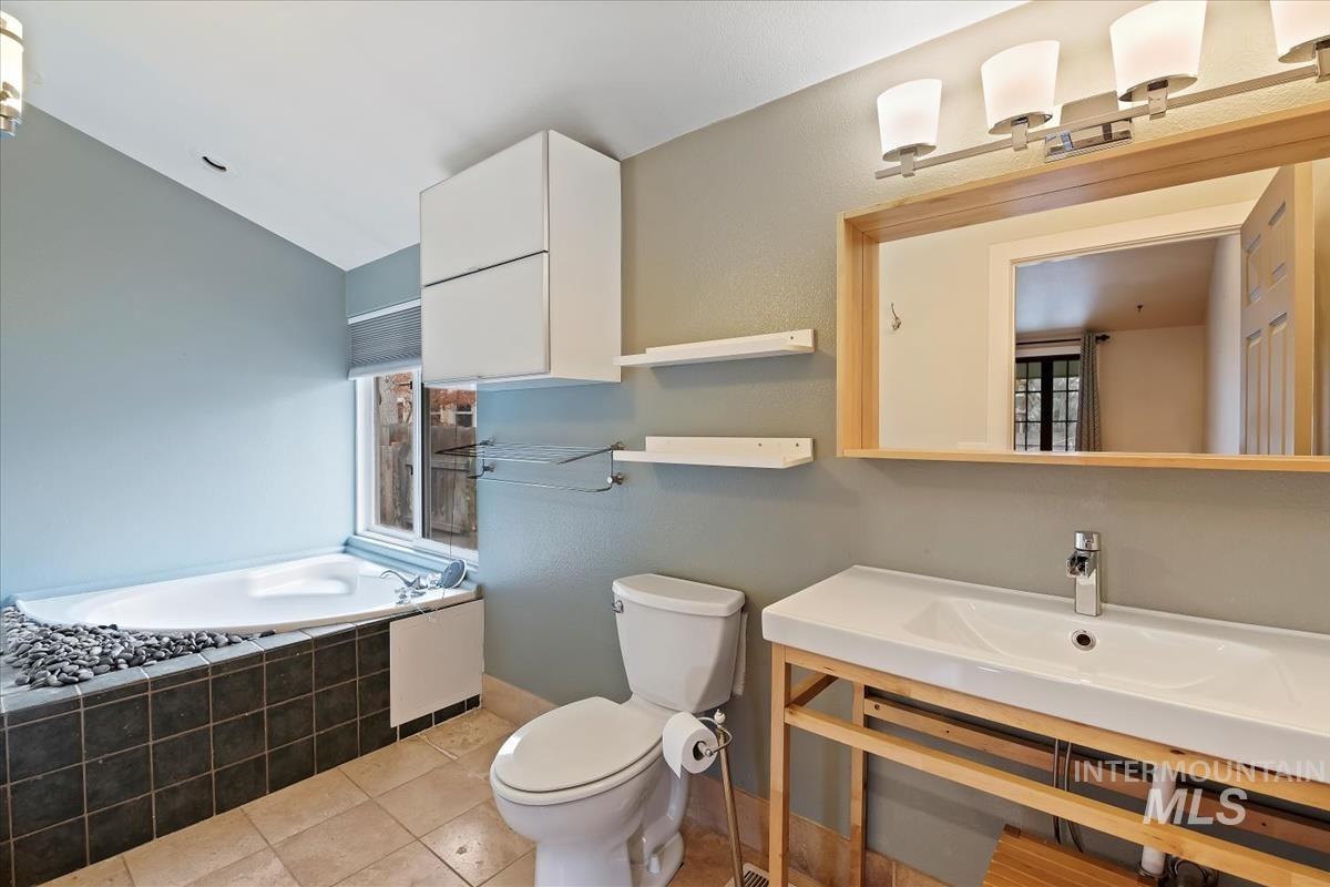 1310 N 11th St, Boise, Idaho 83702, 2 Bedrooms, 2 Bathrooms, Residential For Sale, Price $699,900,MLS 98972580