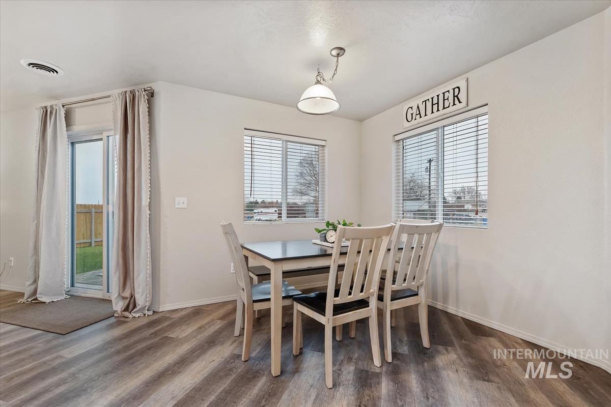 1894 E Deerhill Dr, Meridian, Idaho 83642, 4 Bedrooms, 2.5 Bathrooms, Residential For Sale, Price $499,999,MLS 98972581