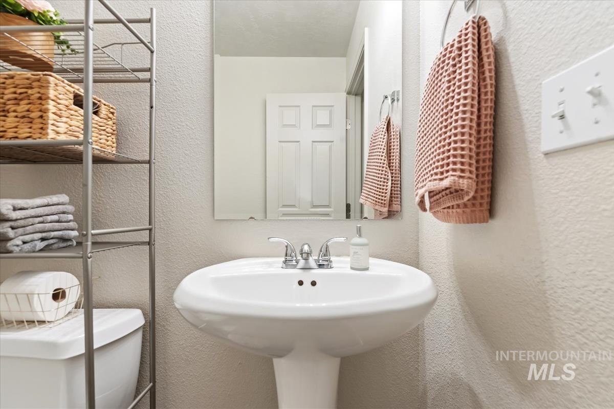 1894 E Deerhill Dr, Meridian, Idaho 83642, 4 Bedrooms, 2.5 Bathrooms, Residential For Sale, Price $499,999,MLS 98972581