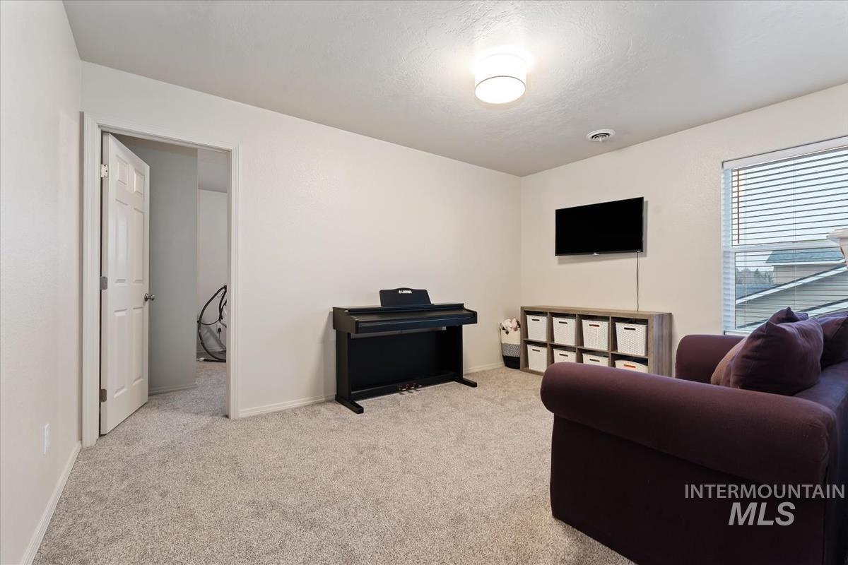 1894 E Deerhill Dr, Meridian, Idaho 83642, 4 Bedrooms, 2.5 Bathrooms, Residential For Sale, Price $499,999,MLS 98972581