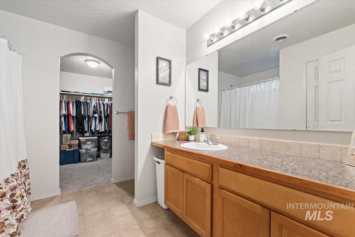 1894 E Deerhill Dr, Meridian, Idaho 83642, 4 Bedrooms, 2.5 Bathrooms, Residential For Sale, Price $499,999,MLS 98972581