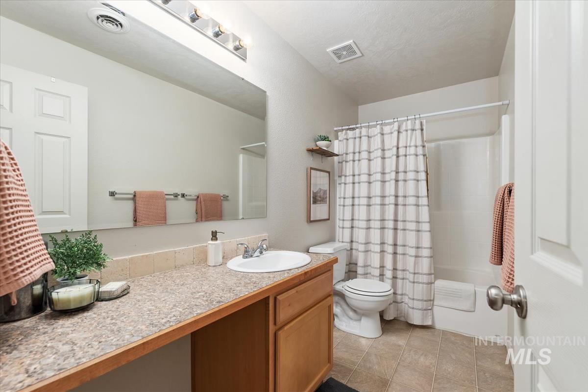 1894 E Deerhill Dr, Meridian, Idaho 83642, 4 Bedrooms, 2.5 Bathrooms, Residential For Sale, Price $499,999,MLS 98972581