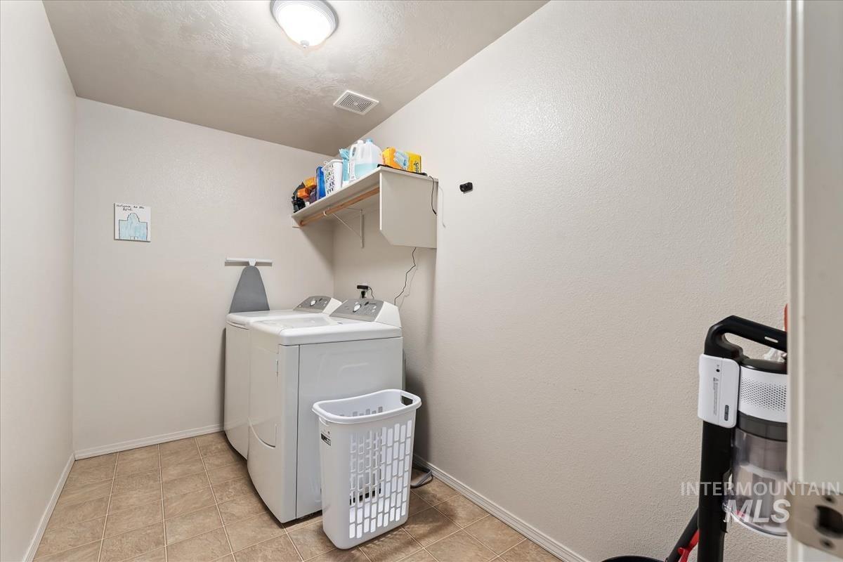 1894 E Deerhill Dr, Meridian, Idaho 83642, 4 Bedrooms, 2.5 Bathrooms, Residential For Sale, Price $499,999,MLS 98972581