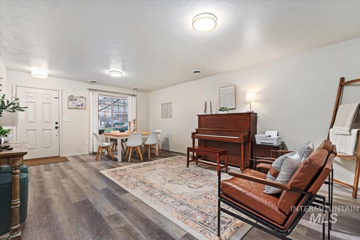 1894 E Deerhill Dr, Meridian, Idaho 83642, 4 Bedrooms, 2.5 Bathrooms, Residential For Sale, Price $499,999,MLS 98972581