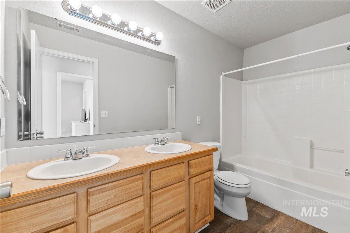 9168 W Lillywood Dr, Boise, Idaho 83709, 4 Bedrooms, 2.5 Bathrooms, Residential For Sale, Price $425,000,MLS 98972582