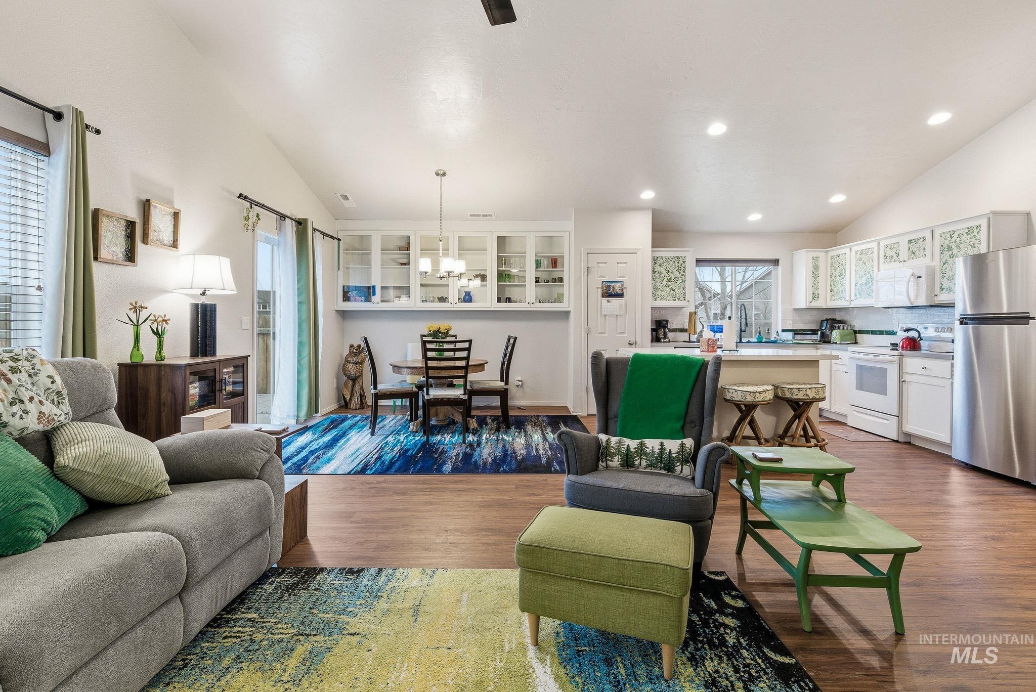 3530 S Clark Fork Ave., Nampa, Idaho 83686, 3 Bedrooms, 2 Bathrooms, Residential For Sale, Price $391,000,MLS 98972586