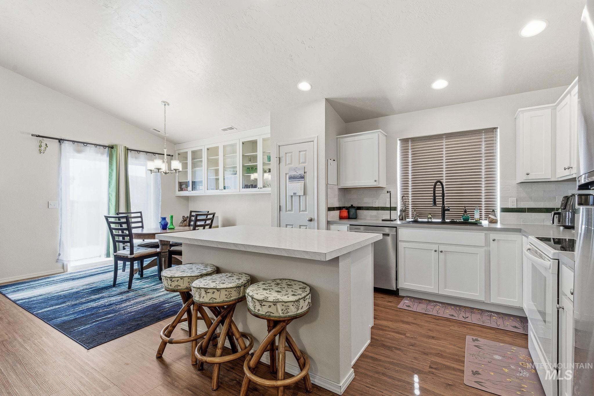 3530 S Clark Fork Ave., Nampa, Idaho 83686, 3 Bedrooms, 2 Bathrooms, Residential For Sale, Price $391,000,MLS 98972586