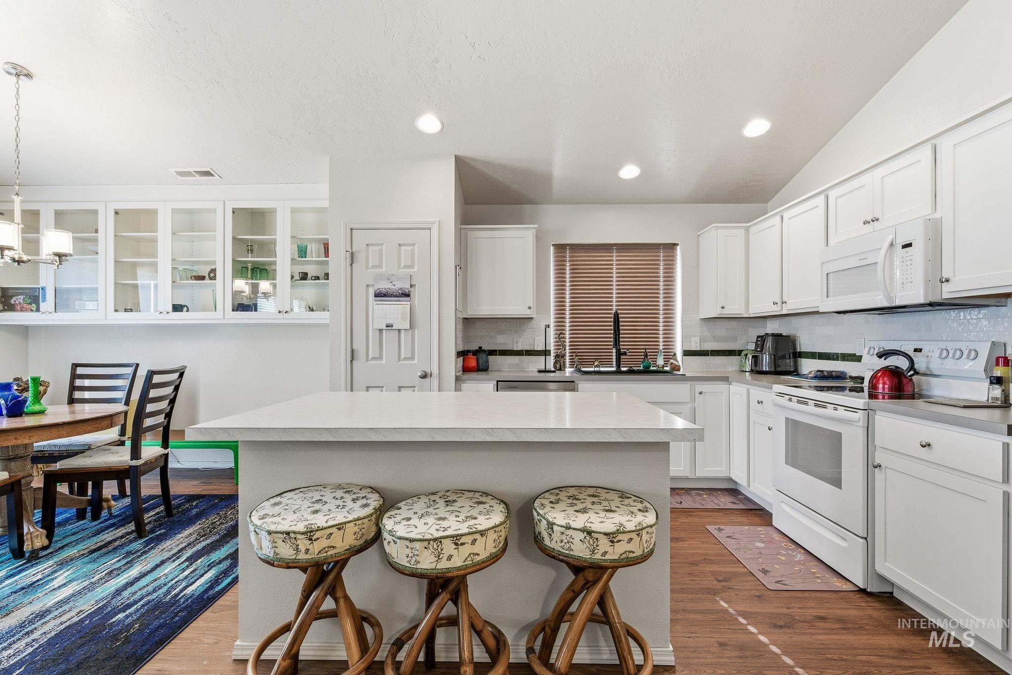 3530 S Clark Fork Ave., Nampa, Idaho 83686, 3 Bedrooms, 2 Bathrooms, Residential For Sale, Price $391,000,MLS 98972586