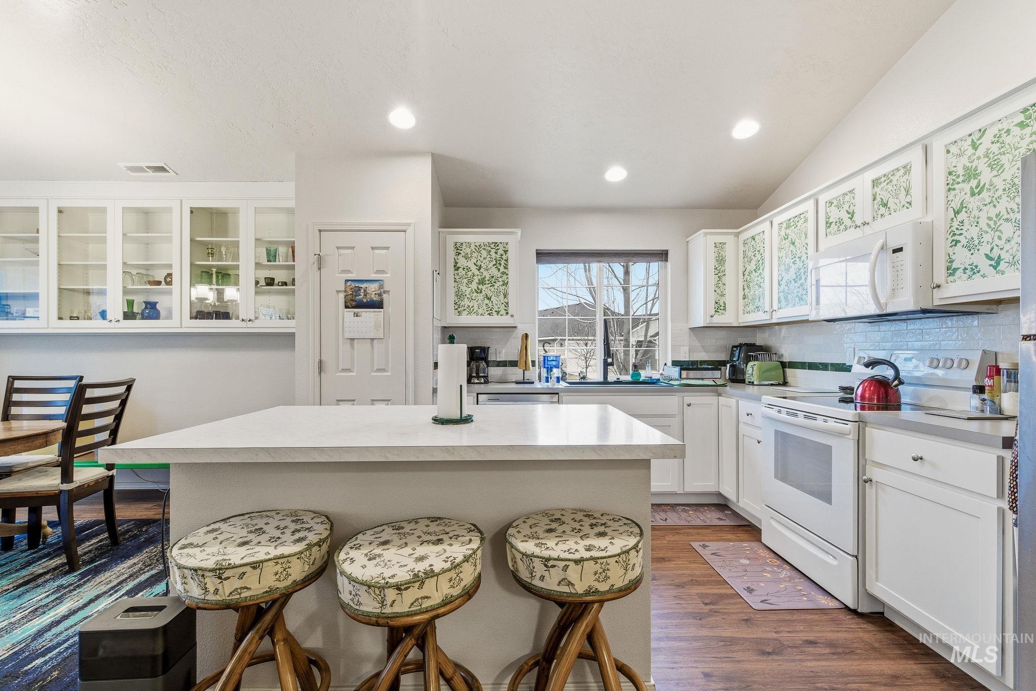 3530 S Clark Fork Ave., Nampa, Idaho 83686, 3 Bedrooms, 2 Bathrooms, Residential For Sale, Price $391,000,MLS 98972586