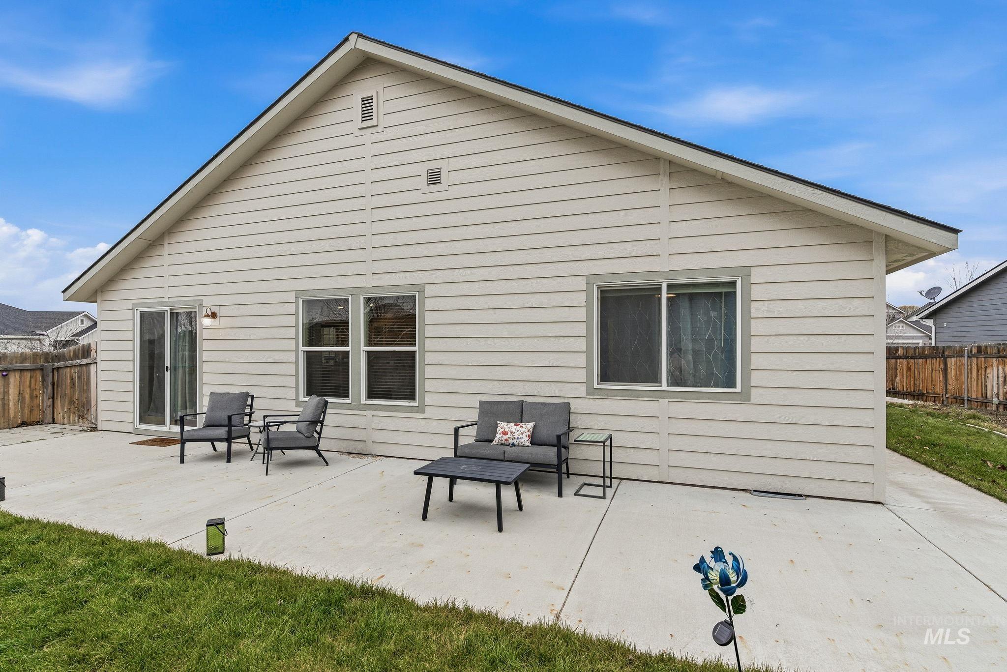 3530 S Clark Fork Ave., Nampa, Idaho 83686, 3 Bedrooms, 2 Bathrooms, Residential For Sale, Price $391,000,MLS 98972586