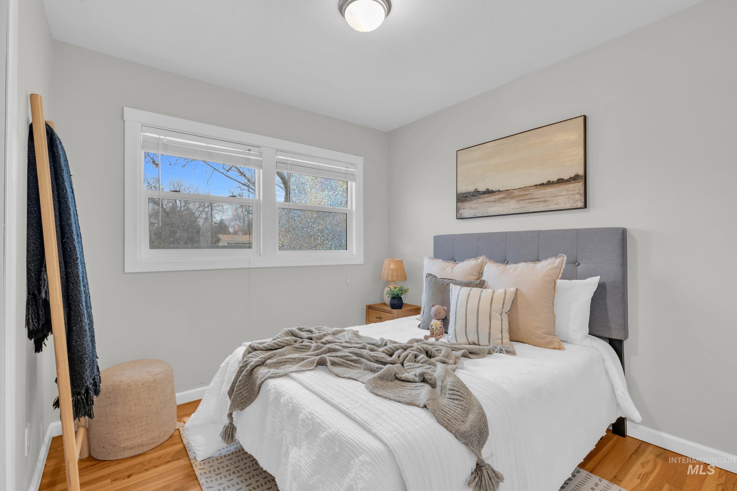 2908 S Meadowbrook, Boise, Idaho 83705-4640, 3 Bedrooms, 1.5 Bathrooms, Residential For Sale, Price $450,000,MLS 98972587