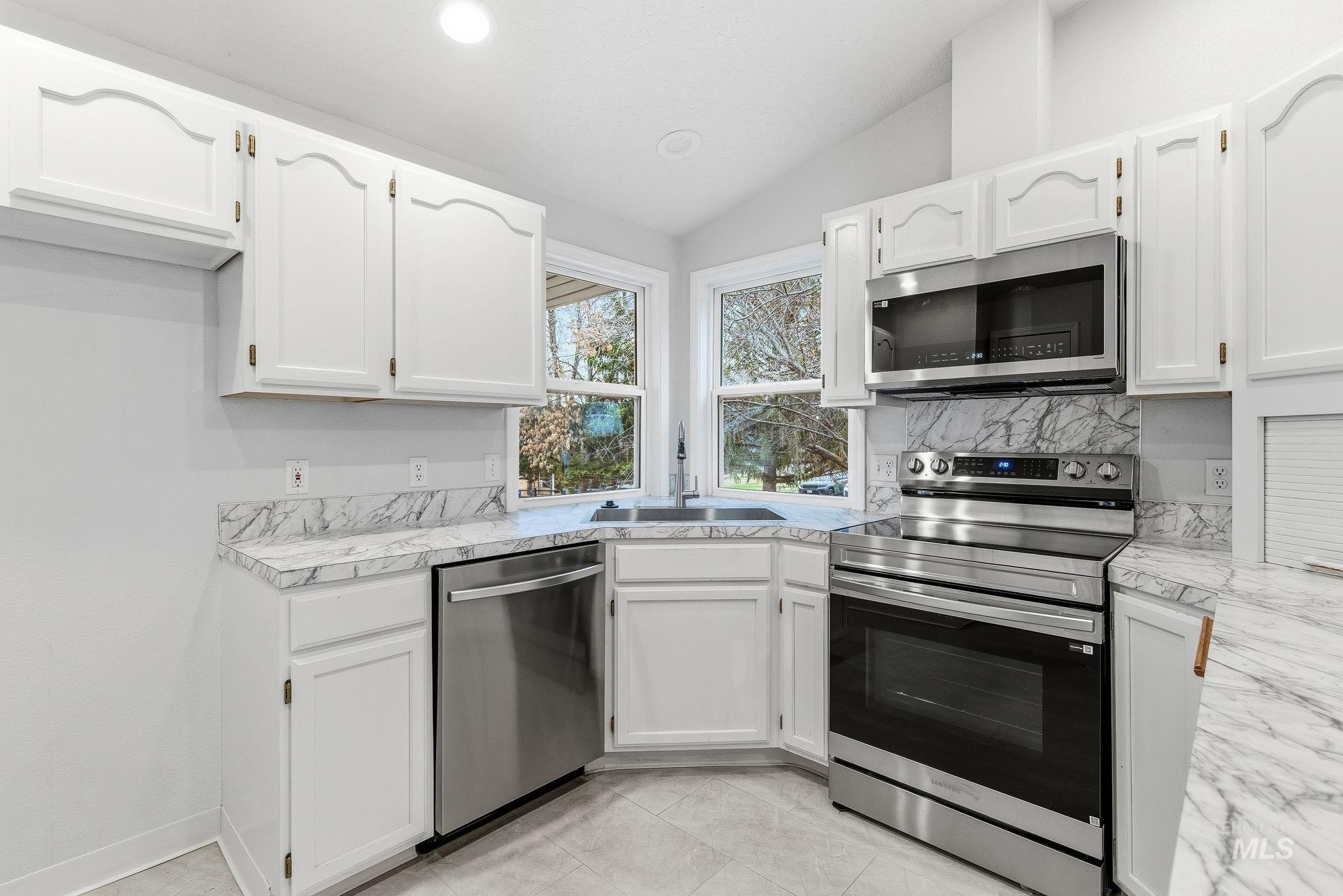 8911 W Victory Rd, Boise, Idaho 83709, 3 Bedrooms, 3 Bathrooms, Residential For Sale, Price $659,900,MLS 98972588