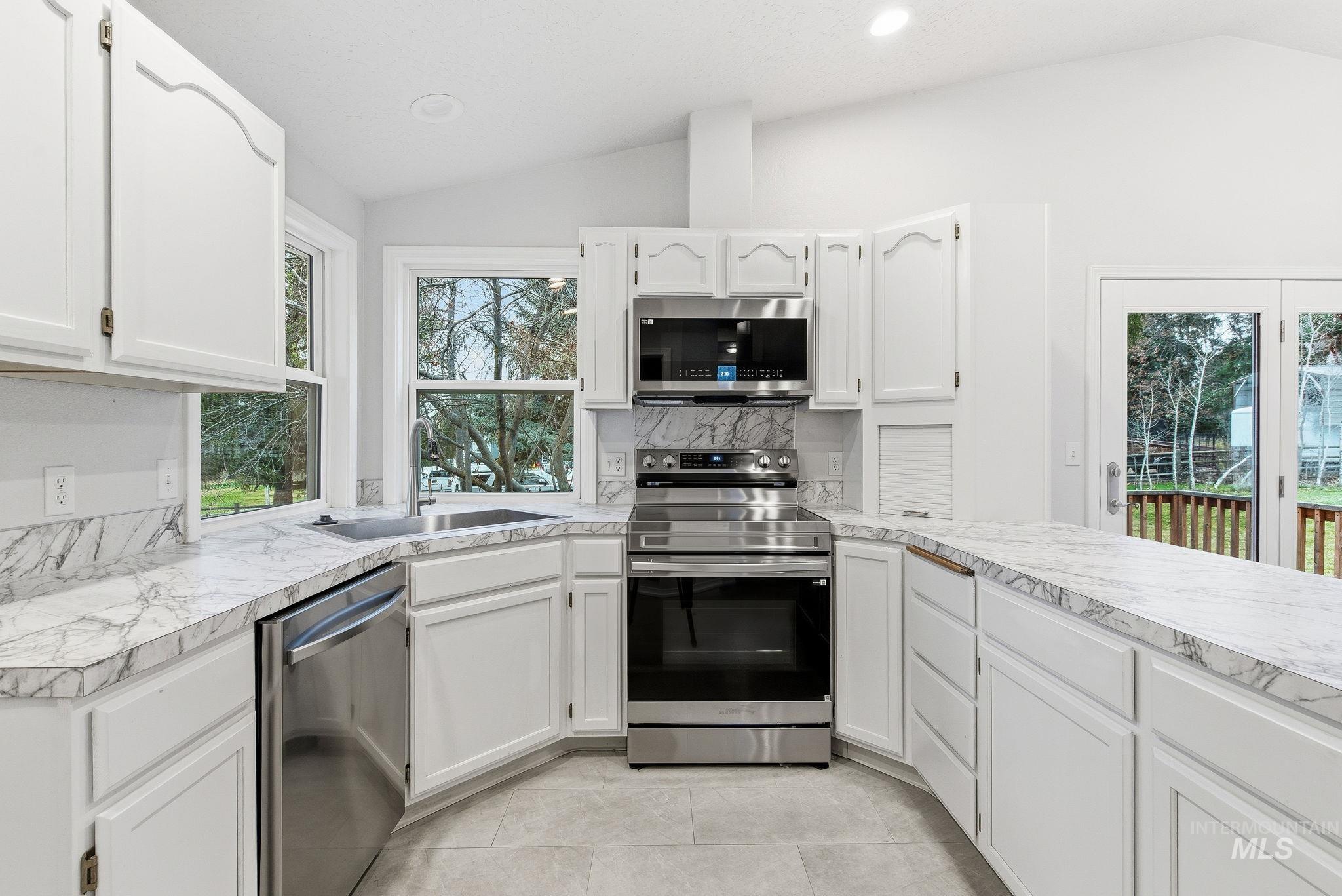 8911 W Victory Rd, Boise, Idaho 83709, 3 Bedrooms, 3 Bathrooms, Residential For Sale, Price $659,900,MLS 98972588