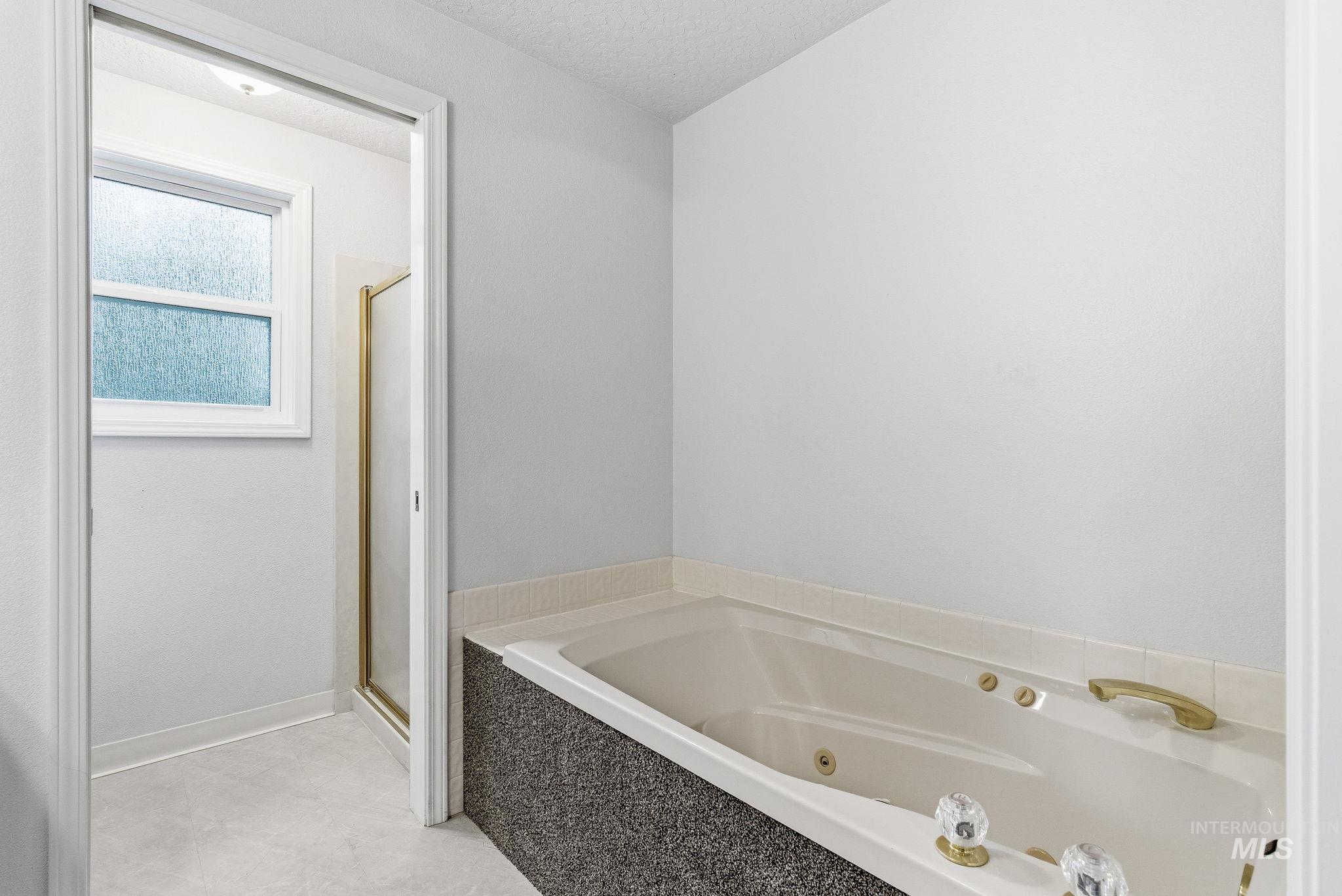 8911 W Victory Rd, Boise, Idaho 83709, 3 Bedrooms, 3 Bathrooms, Residential For Sale, Price $659,900,MLS 98972588