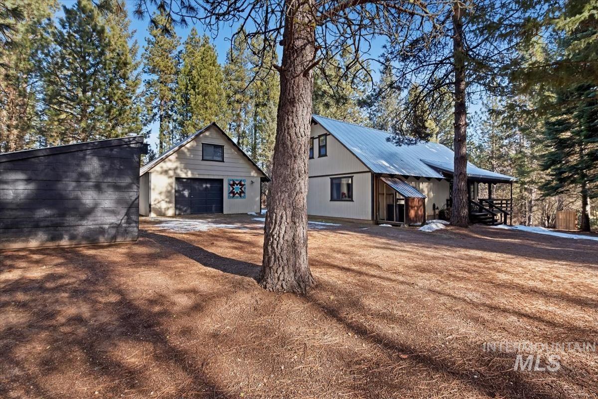 20 North Trail, Garden Valley, Idaho 83622, 3 Bedrooms, 2 Bathrooms, Residential For Sale, Price $569,000,MLS 98972590