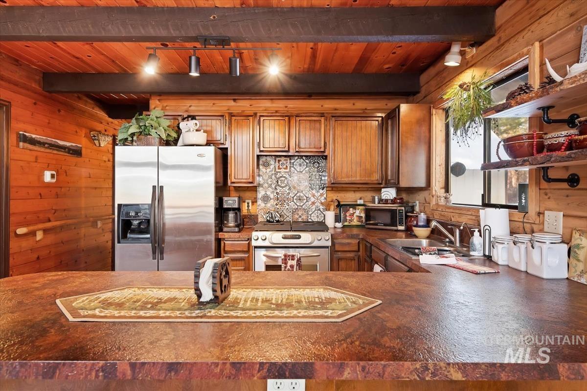 20 North Trail, Garden Valley, Idaho 83622, 3 Bedrooms, 2 Bathrooms, Residential For Sale, Price $569,000,MLS 98972590