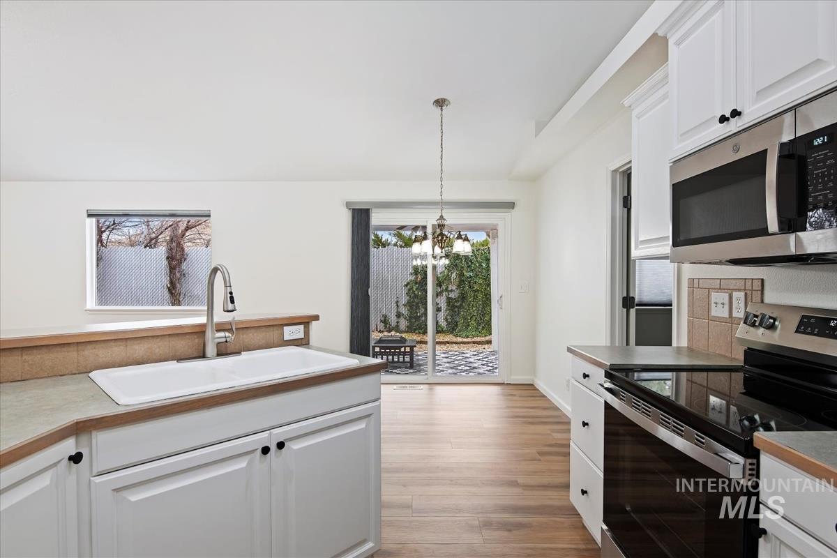 8093 W Penny Ln., Garden City, Idaho 83714, 2 Bedrooms, 2.5 Bathrooms, Residential For Sale, Price $404,900,MLS 98972595