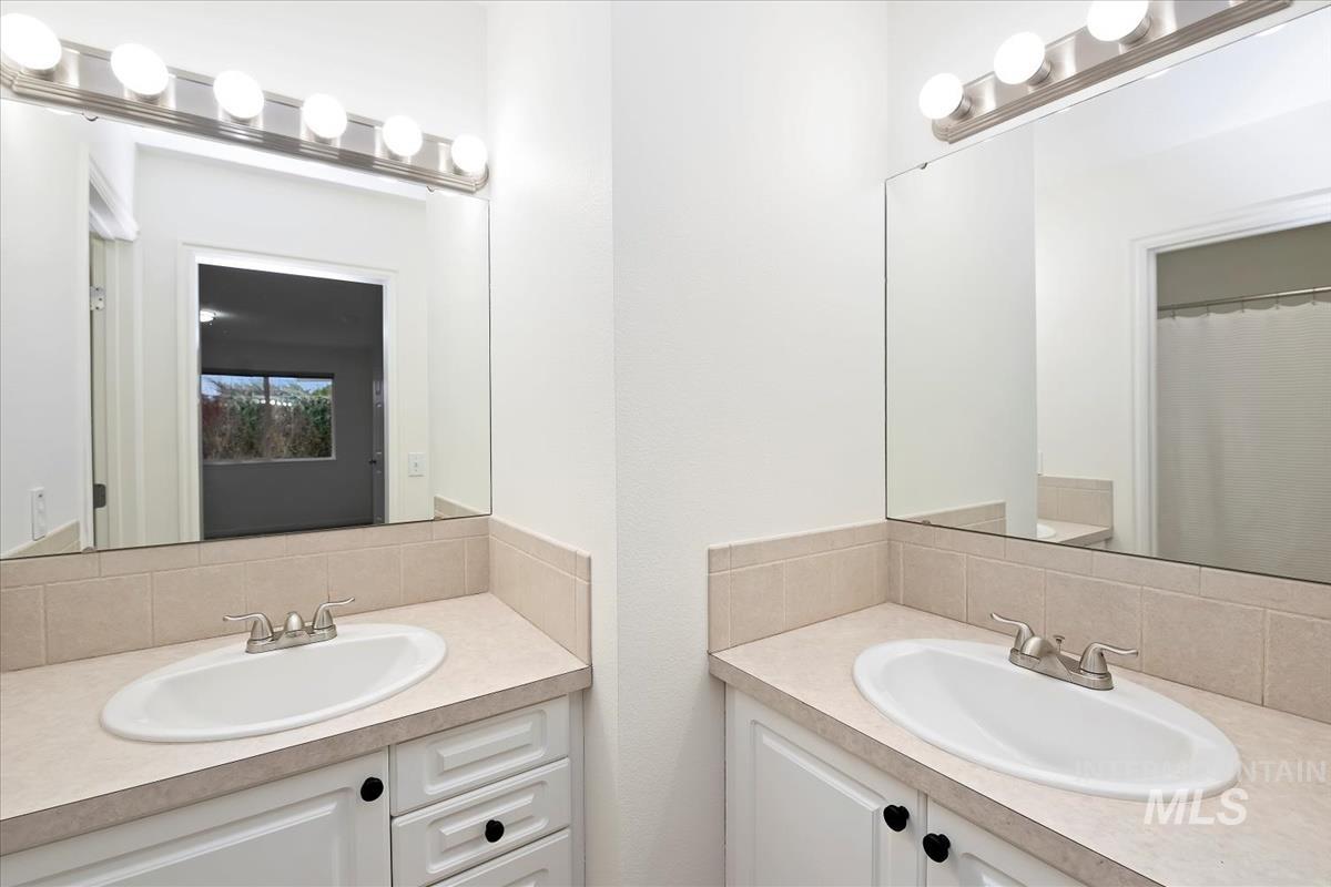 8093 W Penny Ln., Garden City, Idaho 83714, 2 Bedrooms, 2.5 Bathrooms, Residential For Sale, Price $404,900,MLS 98972595