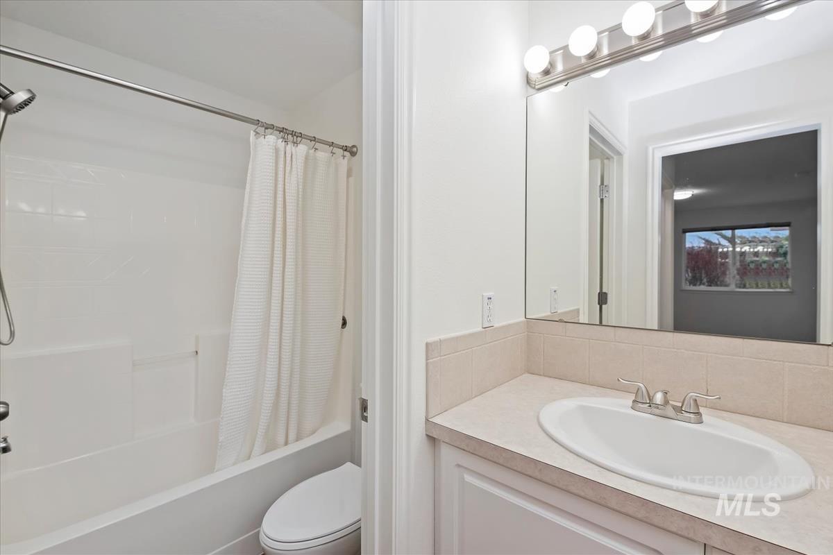 8093 W Penny Ln., Garden City, Idaho 83714, 2 Bedrooms, 2.5 Bathrooms, Residential For Sale, Price $404,900,MLS 98972595