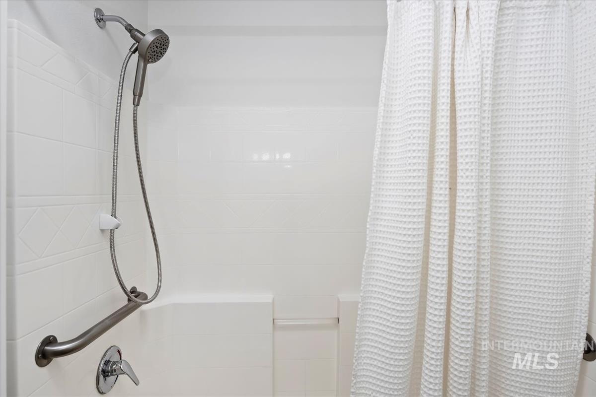 8093 W Penny Ln., Garden City, Idaho 83714, 2 Bedrooms, 2.5 Bathrooms, Residential For Sale, Price $404,900,MLS 98972595