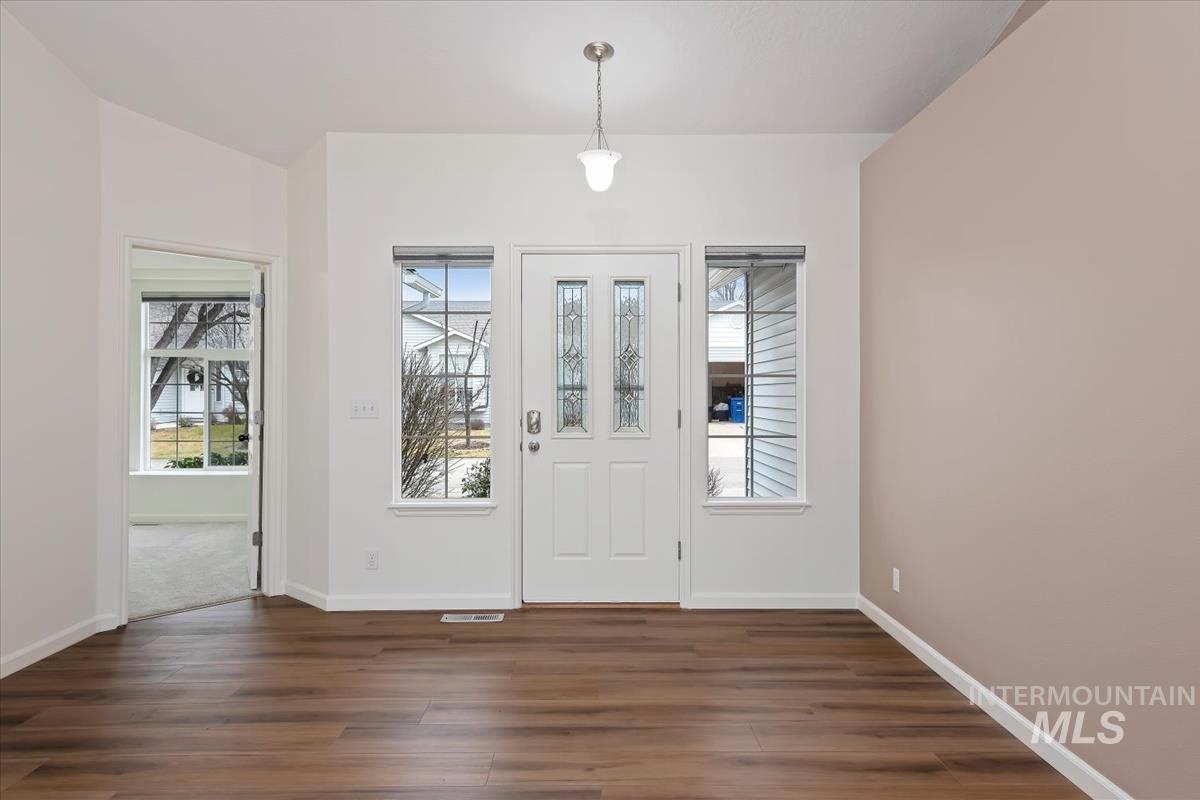 8093 W Penny Ln., Garden City, Idaho 83714, 2 Bedrooms, 2.5 Bathrooms, Residential For Sale, Price $404,900,MLS 98972595