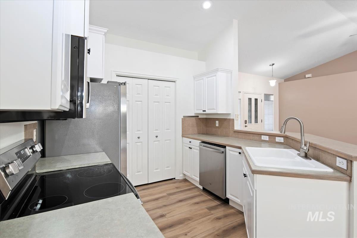 8093 W Penny Ln., Garden City, Idaho 83714, 2 Bedrooms, 2.5 Bathrooms, Residential For Sale, Price $404,900,MLS 98972595