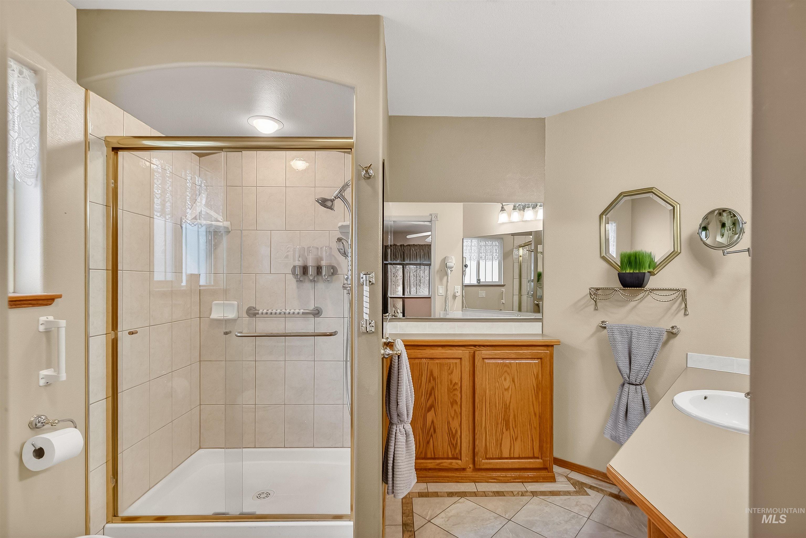 1324 Setlow Court, Clarkston, Washington 99403, 3 Bedrooms, 2.5 Bathrooms, Residential For Sale, Price $457,000,MLS 98972596