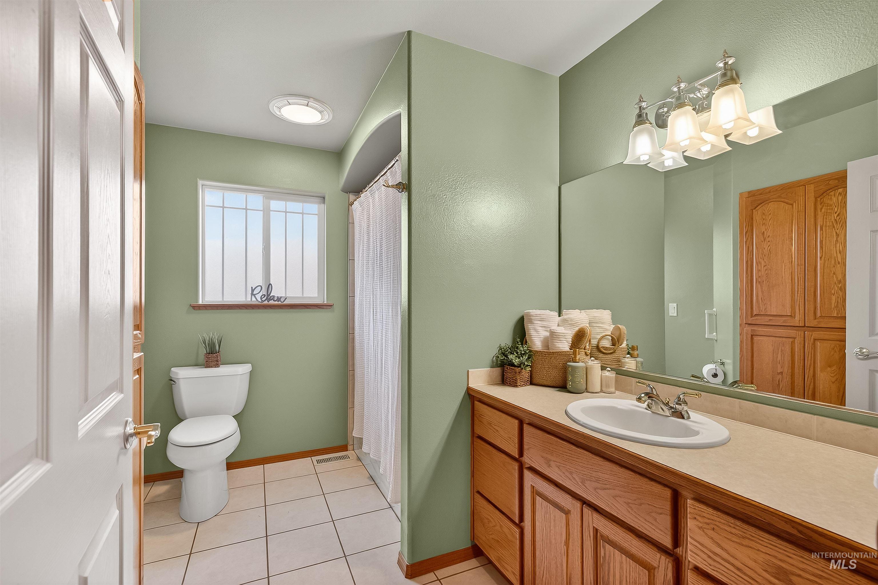 1324 Setlow Court, Clarkston, Washington 99403, 3 Bedrooms, 2.5 Bathrooms, Residential For Sale, Price $457,000,MLS 98972596