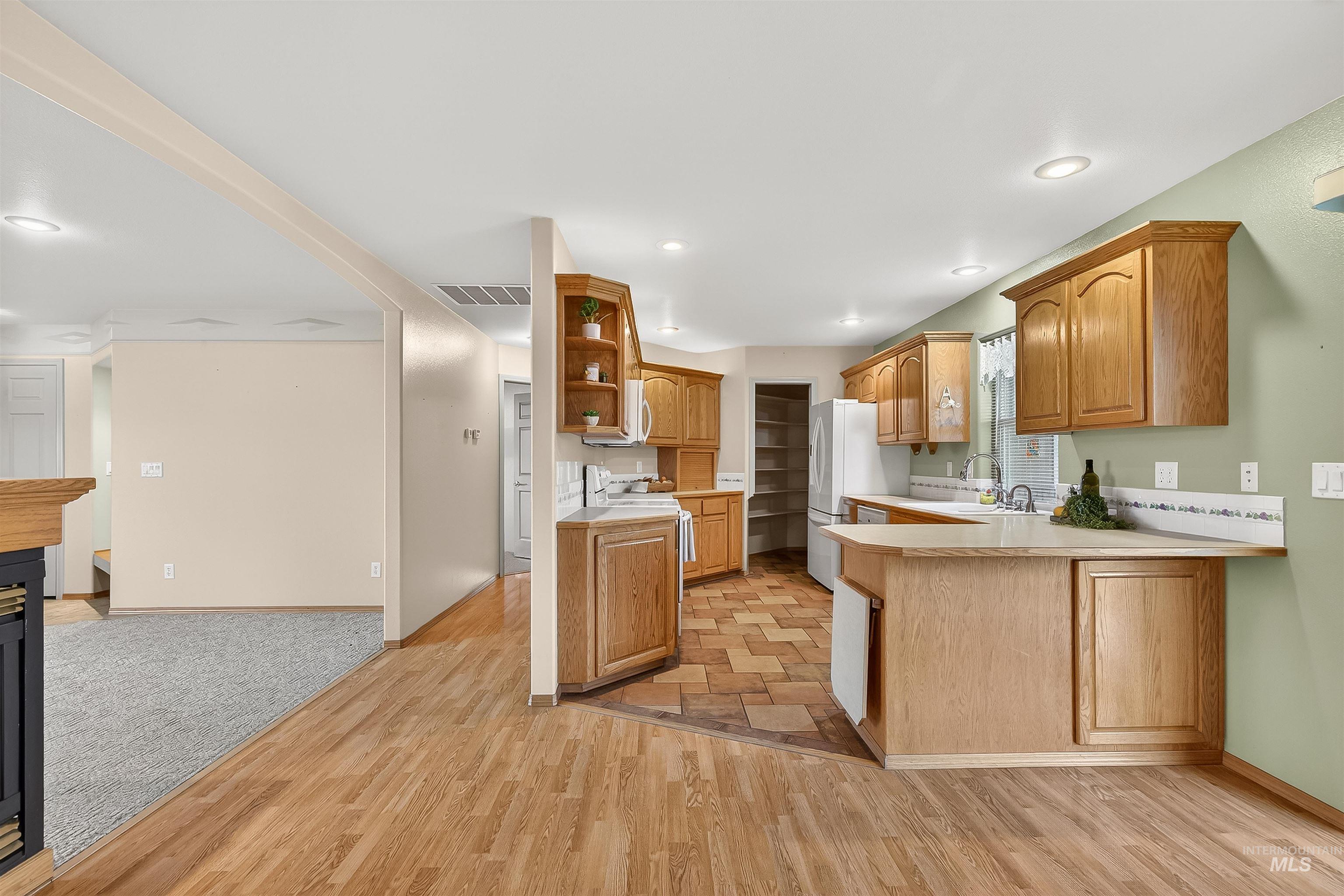 1324 Setlow Court, Clarkston, Washington 99403, 3 Bedrooms, 2.5 Bathrooms, Residential For Sale, Price $457,000,MLS 98972596