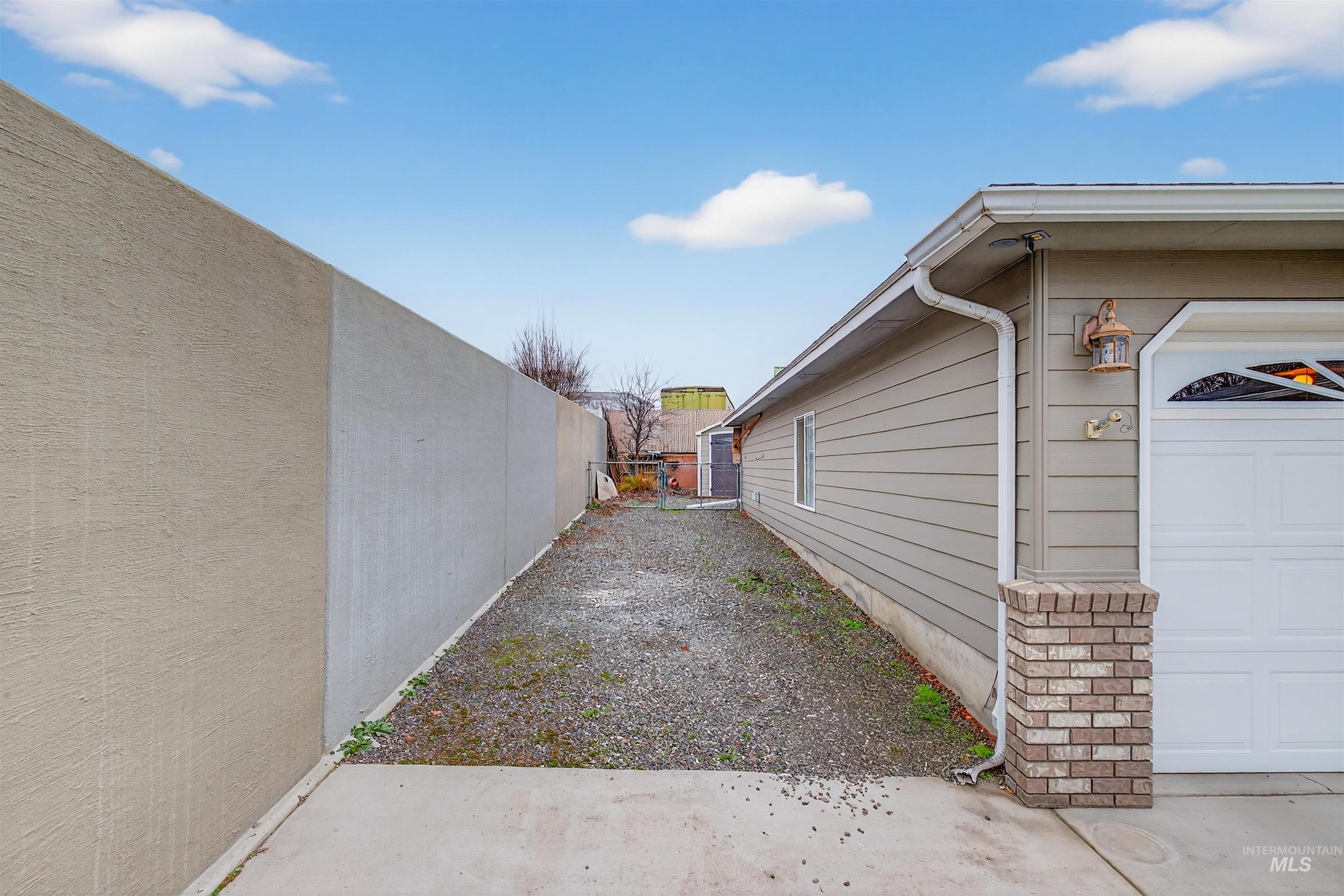 1324 Setlow Court, Clarkston, Washington 99403, 3 Bedrooms, 2.5 Bathrooms, Residential For Sale, Price $457,000,MLS 98972596