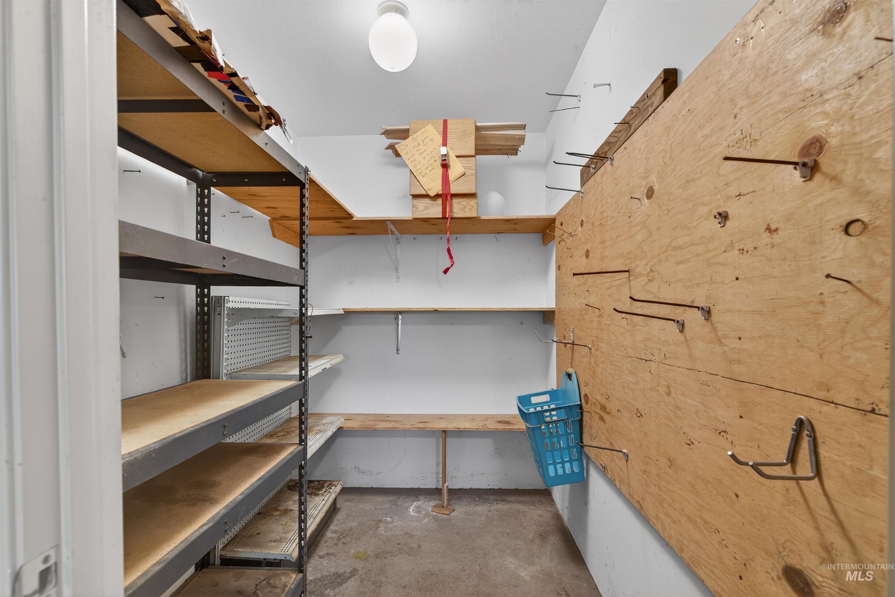 1324 Setlow Court, Clarkston, Washington 99403, 3 Bedrooms, 2.5 Bathrooms, Residential For Sale, Price $457,000,MLS 98972596