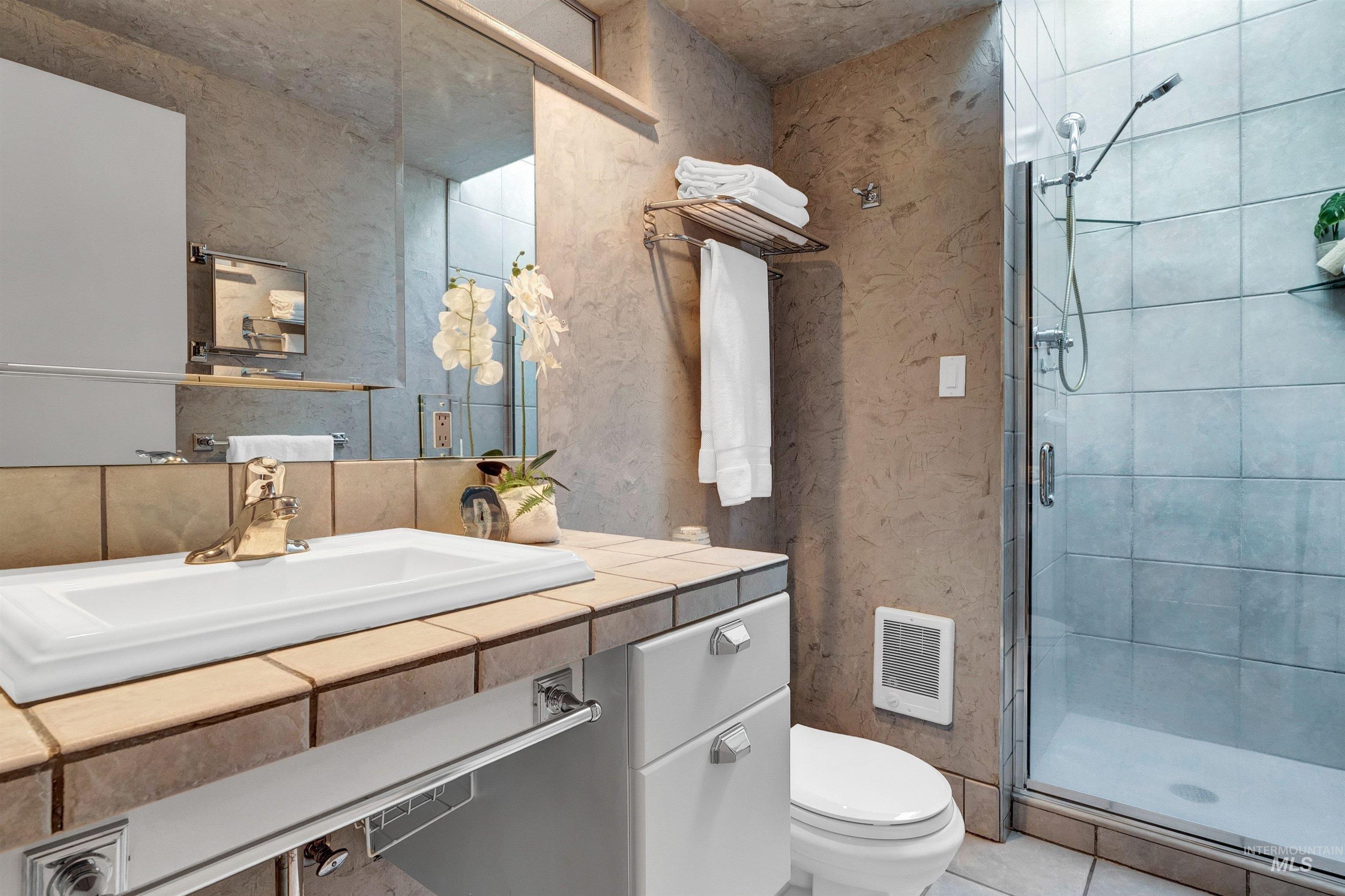 3701 W Crescent Rim Drive, Boise, Idaho 83706, 2 Bedrooms, 2 Bathrooms, Residential For Sale, Price $350,000,MLS 98972597