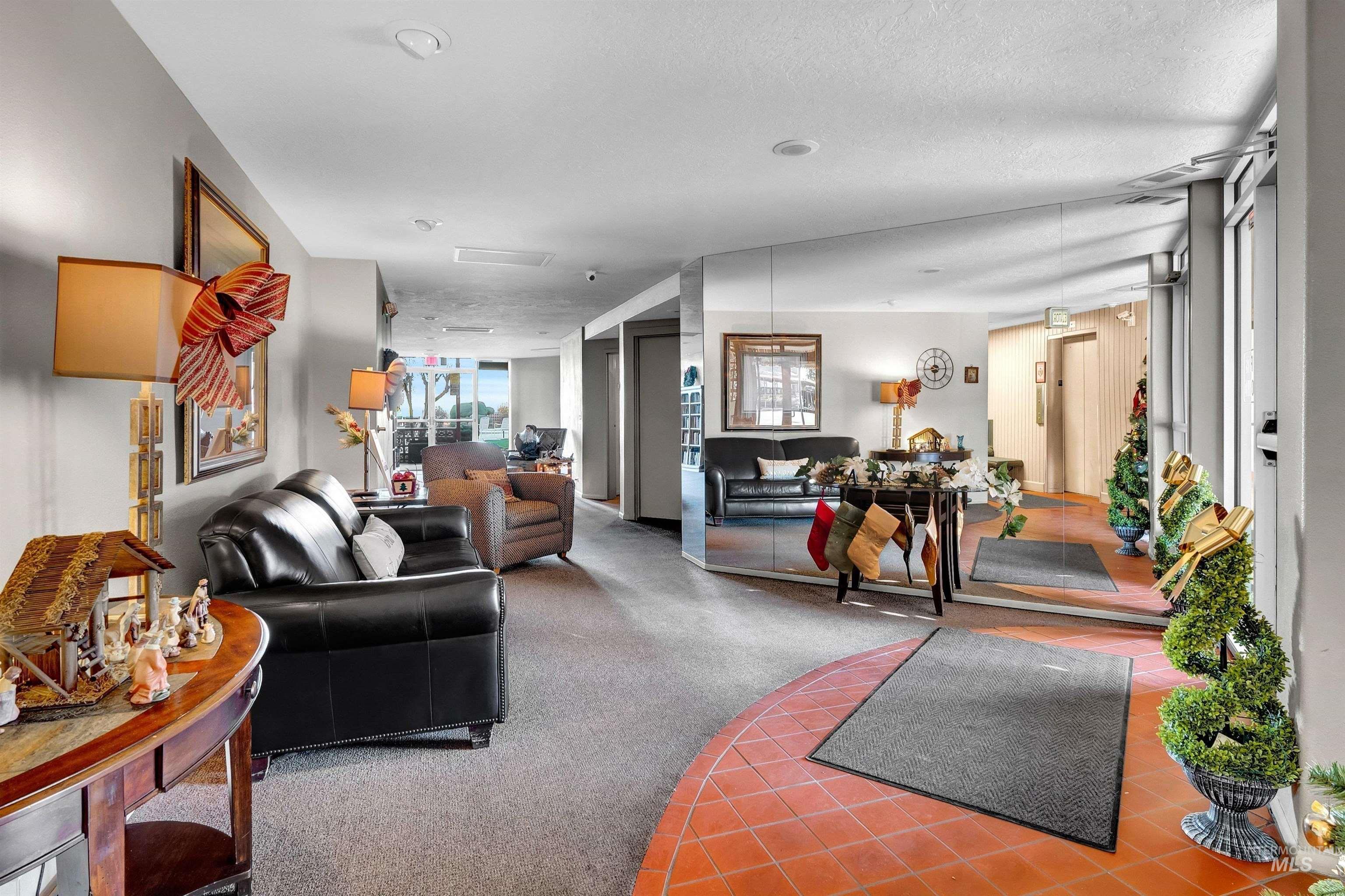 3701 W Crescent Rim Drive, Boise, Idaho 83706, 2 Bedrooms, 2 Bathrooms, Residential For Sale, Price $350,000,MLS 98972597